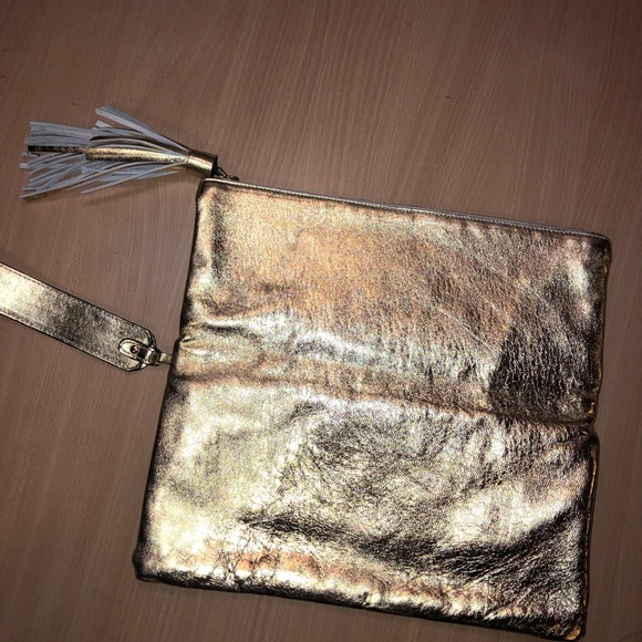 GORGEOUS & GLAM Large Gold Leather wristlet/clutch - Picture 2 of 5